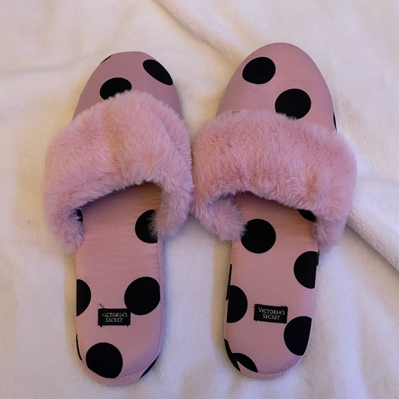 🎀Victorias Secret Slippers🎀 - Picture 2 of 4